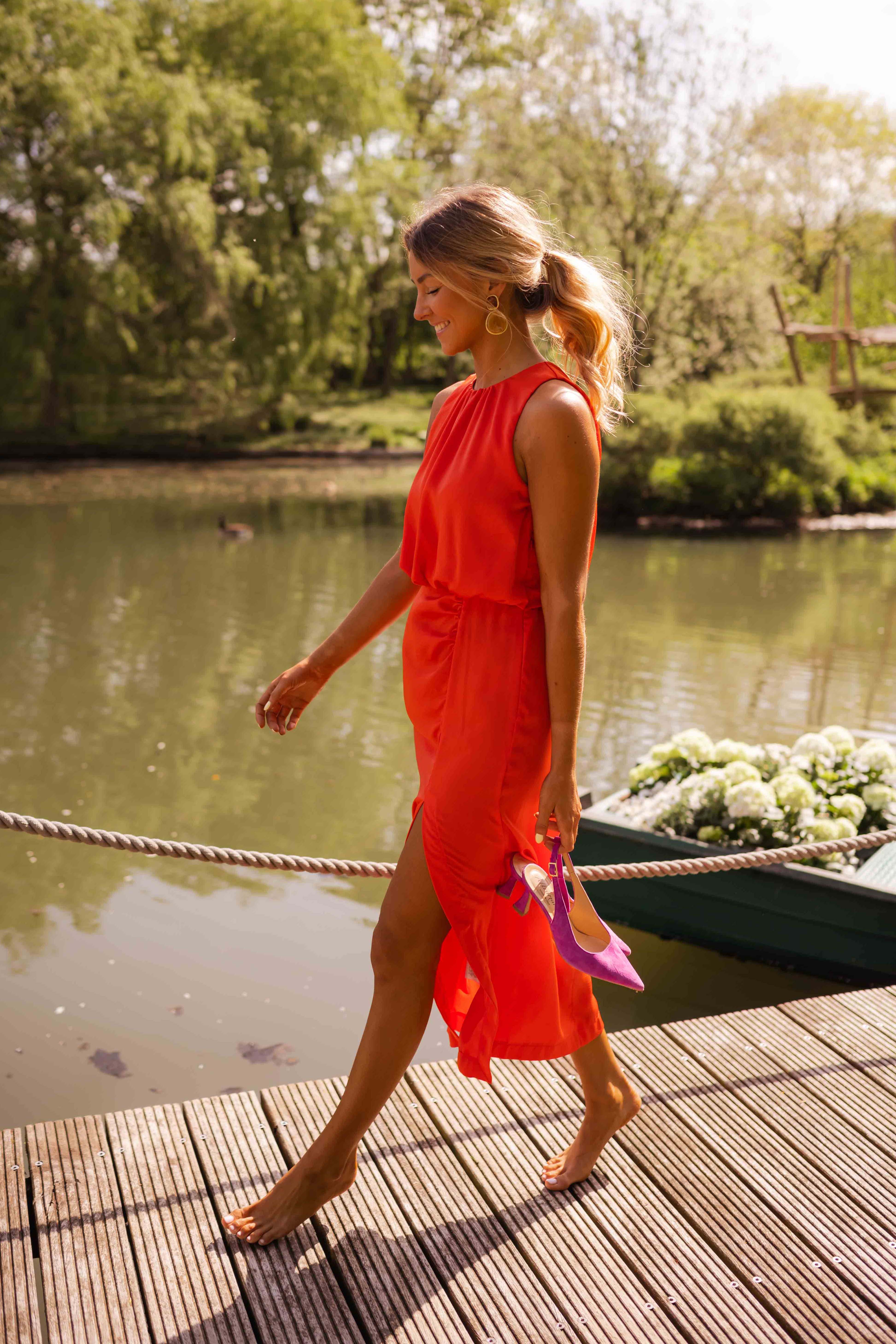 Women's sleeveless midi dress with high neckline and slit – elegant summer 3