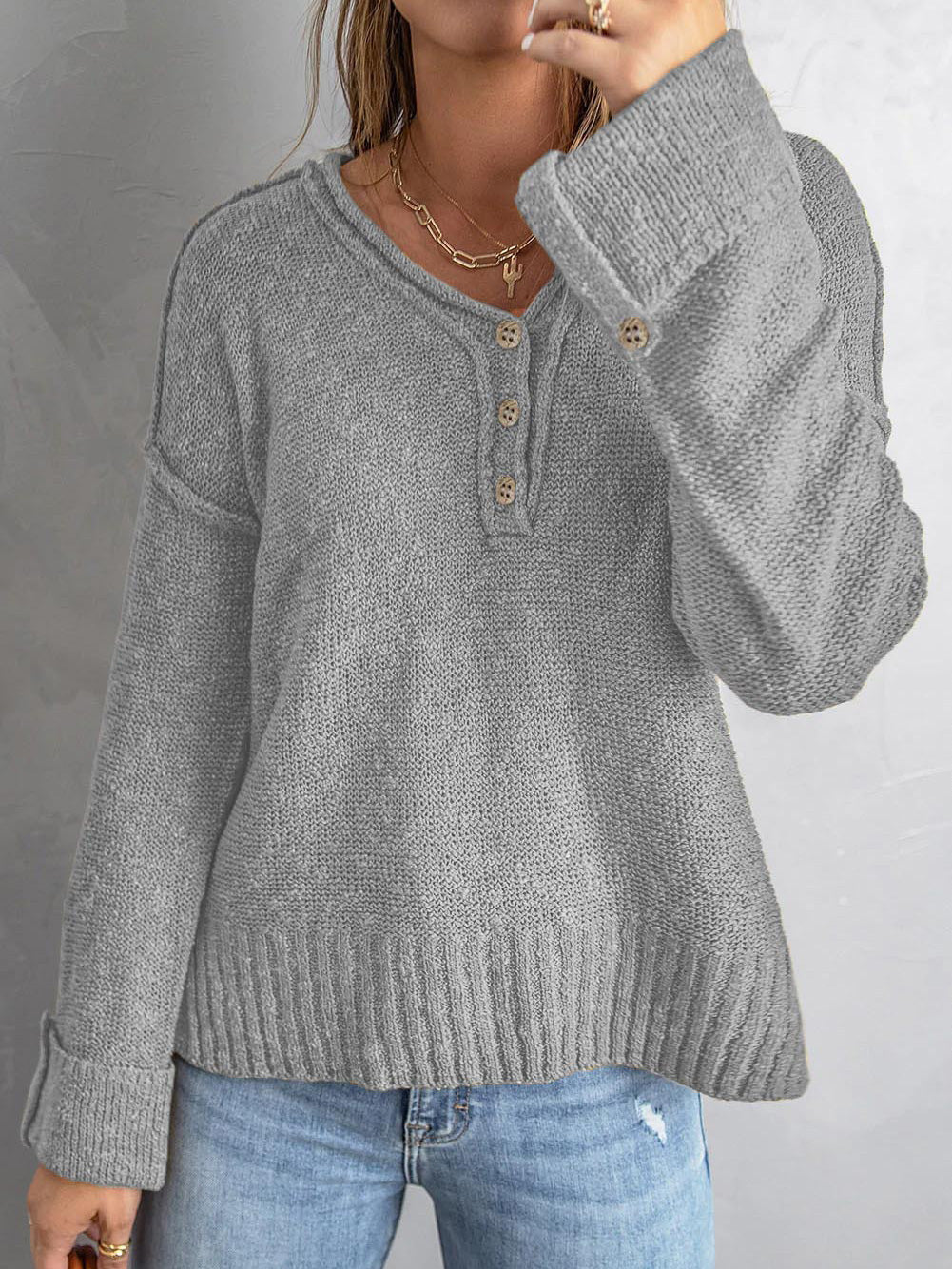 Gabriela| Modern and comfortable winter sweater 2