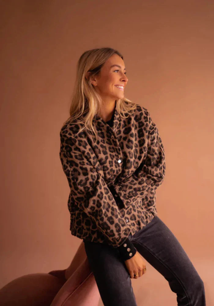 Valeria Women's Jacket – Elegant Leopard Print Jacket with Animal Print & Comfortable Fit 2
