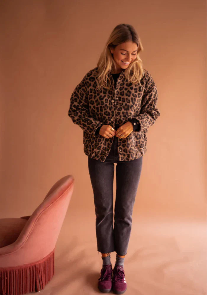 Valeria Women's Jacket – Elegant Leopard Print Jacket with Animal Print & Comfortable Fit 3