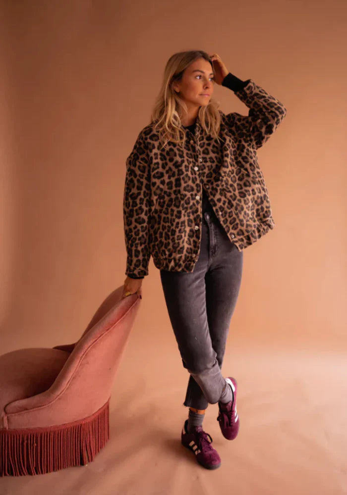 Valeria Women's Jacket – Elegant Leopard Print Jacket with Animal Print & Comfortable Fit 4